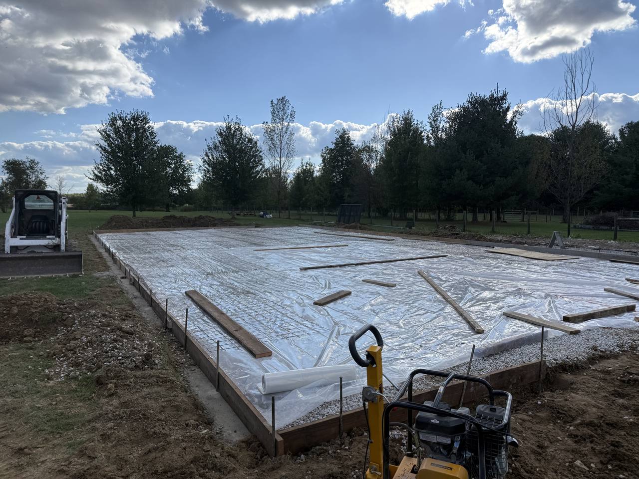 Wire mesh reinforcement and vapor barrier for the Sunbury steel building slab